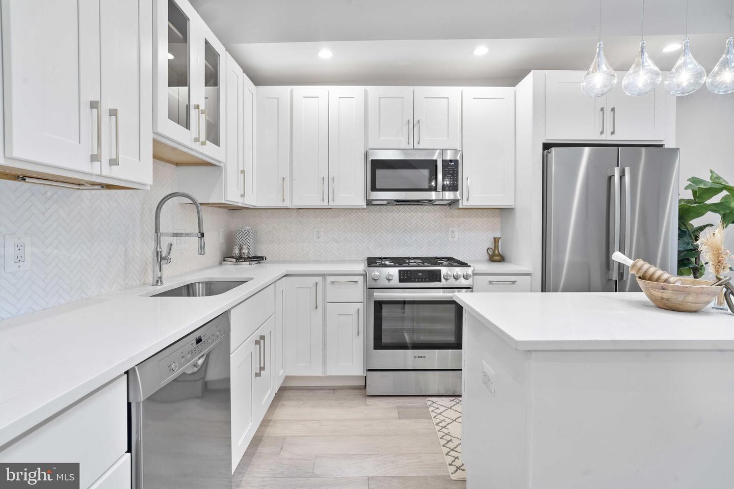 711 15TH ST NE #4, WASHINGTON, District Of Columbia 20002, 2 Bedrooms Bedrooms, ,2 BathroomsBathrooms,Residential,For sale,711 15TH ST NE #4,DCDC2211804 MLS # DCDC2211804