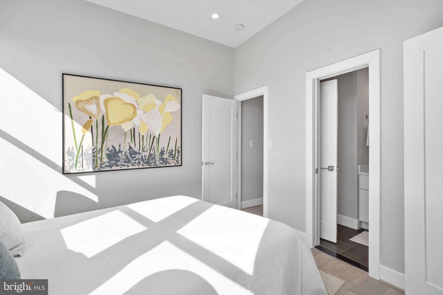 711 15TH ST NE #4, WASHINGTON, District Of Columbia 20002, 2 Bedrooms Bedrooms, ,2 BathroomsBathrooms,Residential,For sale,711 15TH ST NE #4,DCDC2211804 MLS # DCDC2211804