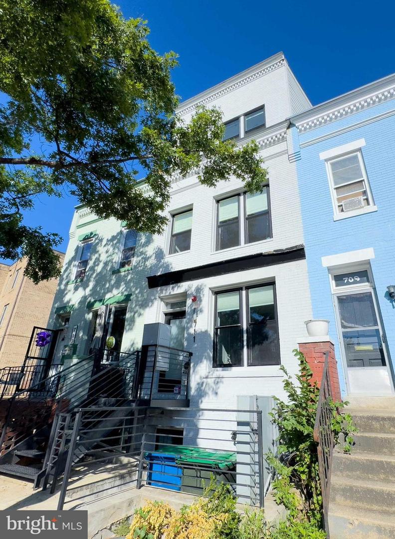 711 15TH ST NE #4, WASHINGTON, District Of Columbia 20002, 2 Bedrooms Bedrooms, ,2 BathroomsBathrooms,Residential,For sale,711 15TH ST NE #4,DCDC2211804 MLS # DCDC2211804