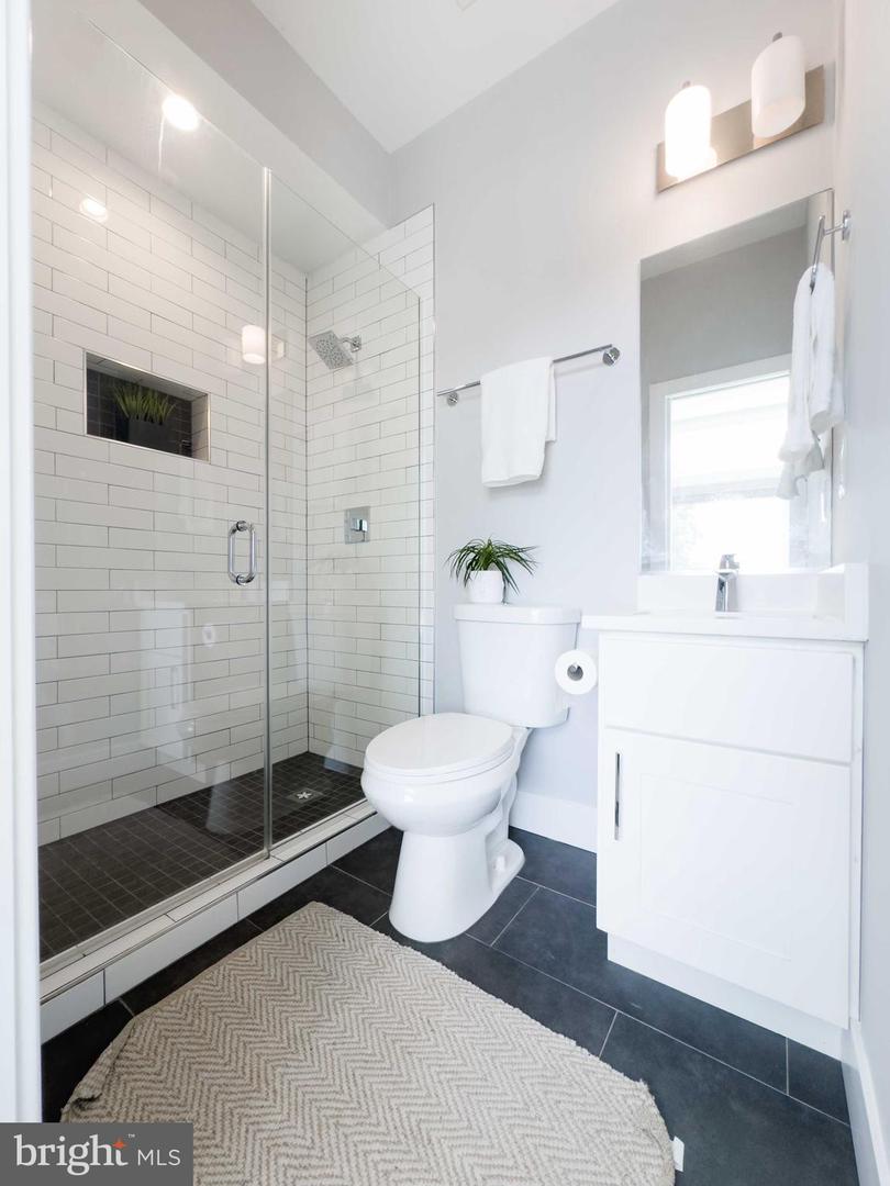 711 15TH ST NE #4, WASHINGTON, District Of Columbia 20002, 2 Bedrooms Bedrooms, ,2 BathroomsBathrooms,Residential,For sale,711 15TH ST NE #4,DCDC2211804 MLS # DCDC2211804