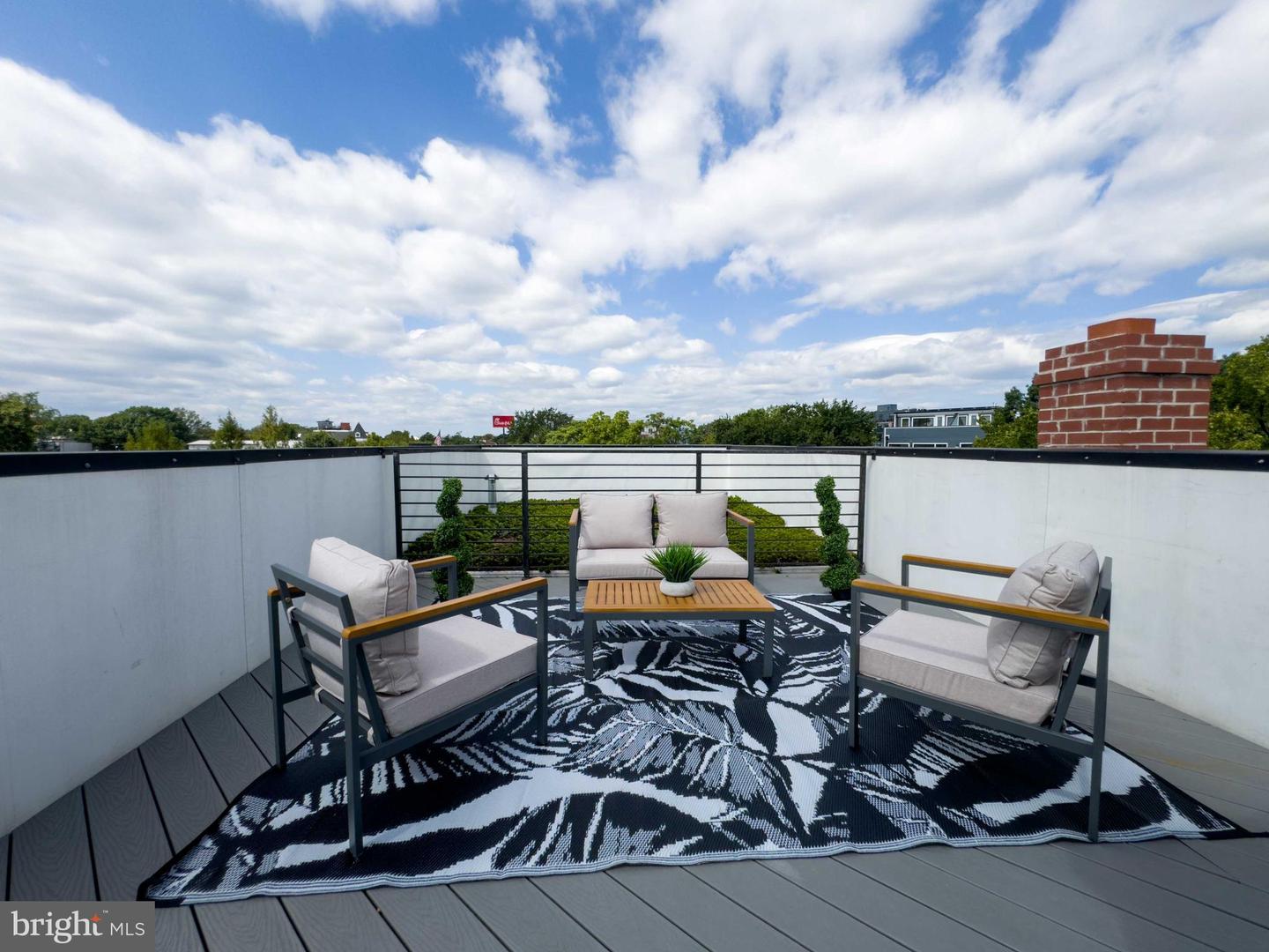 711 15TH ST NE #4, WASHINGTON, District Of Columbia 20002, 2 Bedrooms Bedrooms, ,2 BathroomsBathrooms,Residential,For sale,711 15TH ST NE #4,DCDC2211804 MLS # DCDC2211804