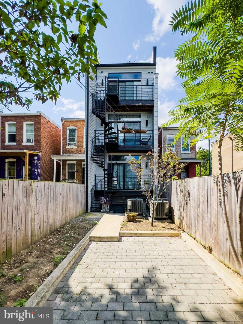 711 15TH ST NE #4, WASHINGTON, District Of Columbia 20002, 2 Bedrooms Bedrooms, ,2 BathroomsBathrooms,Residential,For sale,711 15TH ST NE #4,DCDC2211804 MLS # DCDC2211804