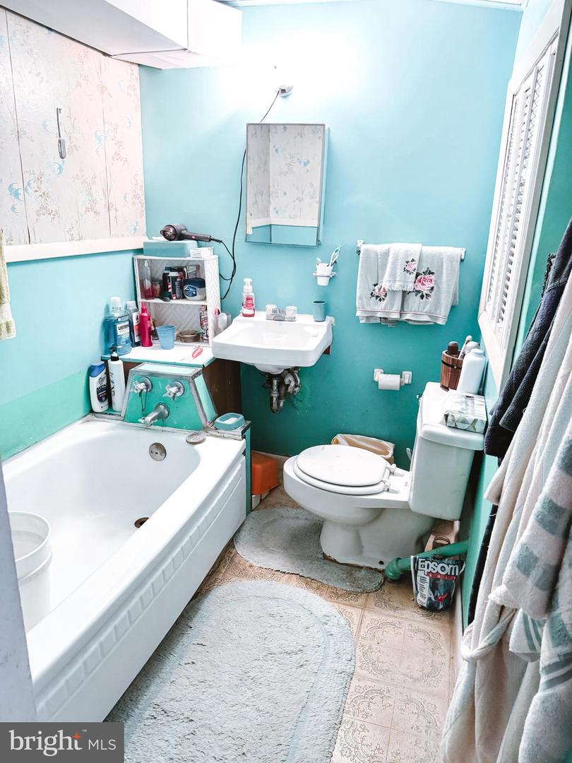 3141 ANNANDALE RD, FALLS CHURCH, Virginia 22042, 4 Bedrooms Bedrooms, ,2 BathroomsBathrooms,Residential,For sale,3141 ANNANDALE RD,VAFX2257368 MLS # VAFX2257368
