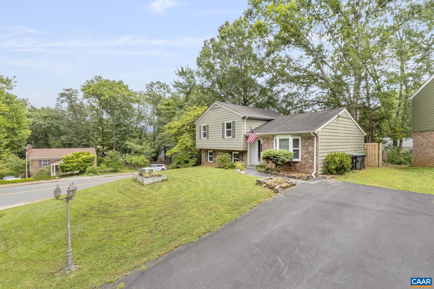 100 GRIMES PL, CHARLOTTESVILLE, Virginia 22902, 3 Bedrooms Bedrooms, ,2 BathroomsBathrooms,Residential,For sale,100 GRIMES PL,667096 MLS # 667096