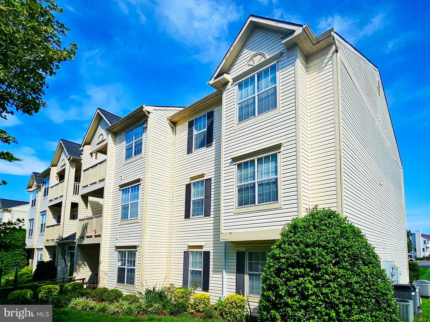 11002 KOMAN CIR #103, MANASSAS, Virginia 20109, 2 Bedrooms Bedrooms, ,2 BathroomsBathrooms,Residential,For sale,11002 KOMAN CIR #103,VAPW2099946 MLS # VAPW2099946