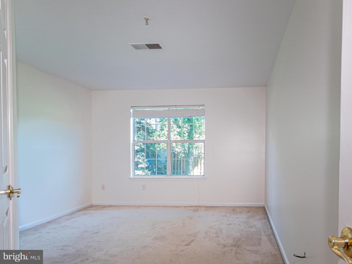 11002 KOMAN CIR #103, MANASSAS, Virginia 20109, 2 Bedrooms Bedrooms, ,2 BathroomsBathrooms,Residential,For sale,11002 KOMAN CIR #103,VAPW2099946 MLS # VAPW2099946
