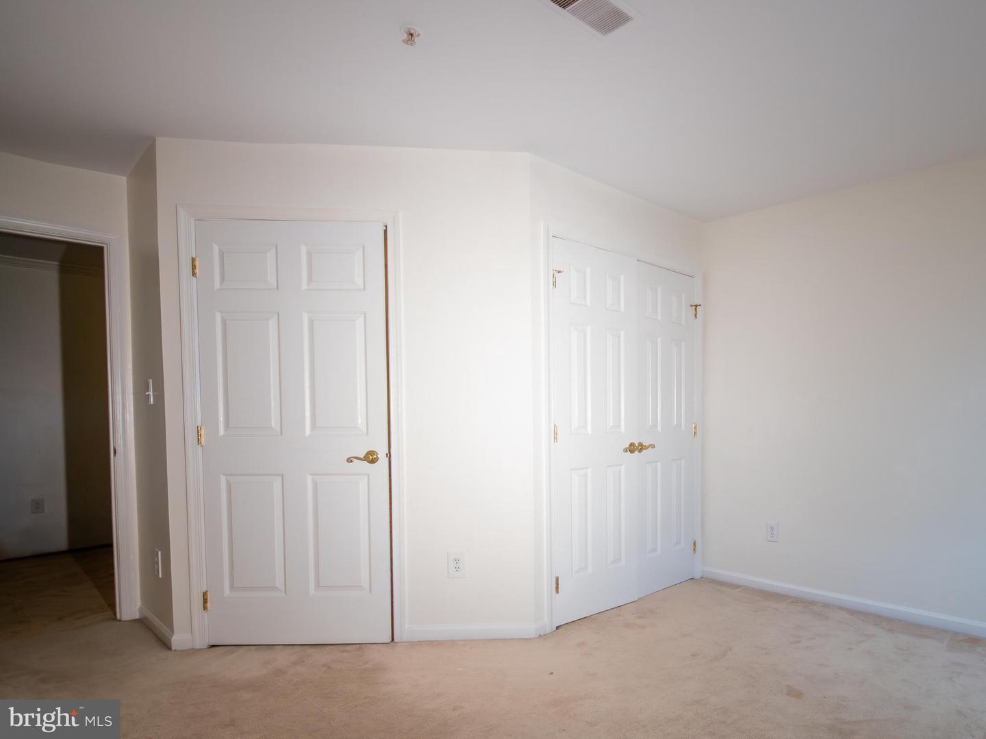 11002 KOMAN CIR #103, MANASSAS, Virginia 20109, 2 Bedrooms Bedrooms, ,2 BathroomsBathrooms,Residential,For sale,11002 KOMAN CIR #103,VAPW2099946 MLS # VAPW2099946