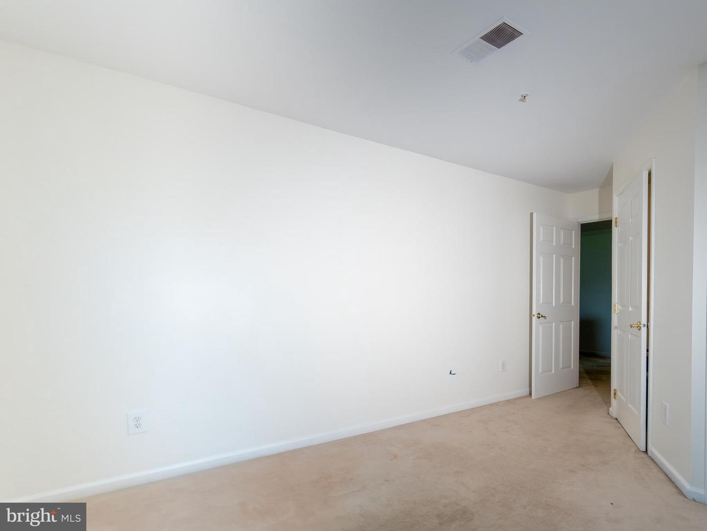 11002 KOMAN CIR #103, MANASSAS, Virginia 20109, 2 Bedrooms Bedrooms, ,2 BathroomsBathrooms,Residential,For sale,11002 KOMAN CIR #103,VAPW2099946 MLS # VAPW2099946