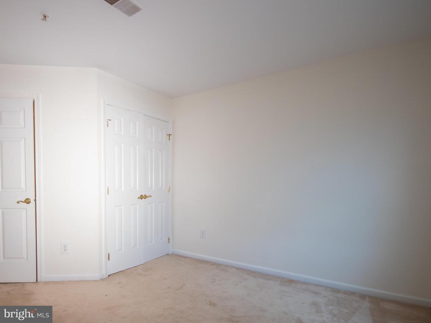 11002 KOMAN CIR #103, MANASSAS, Virginia 20109, 2 Bedrooms Bedrooms, ,2 BathroomsBathrooms,Residential,For sale,11002 KOMAN CIR #103,VAPW2099946 MLS # VAPW2099946