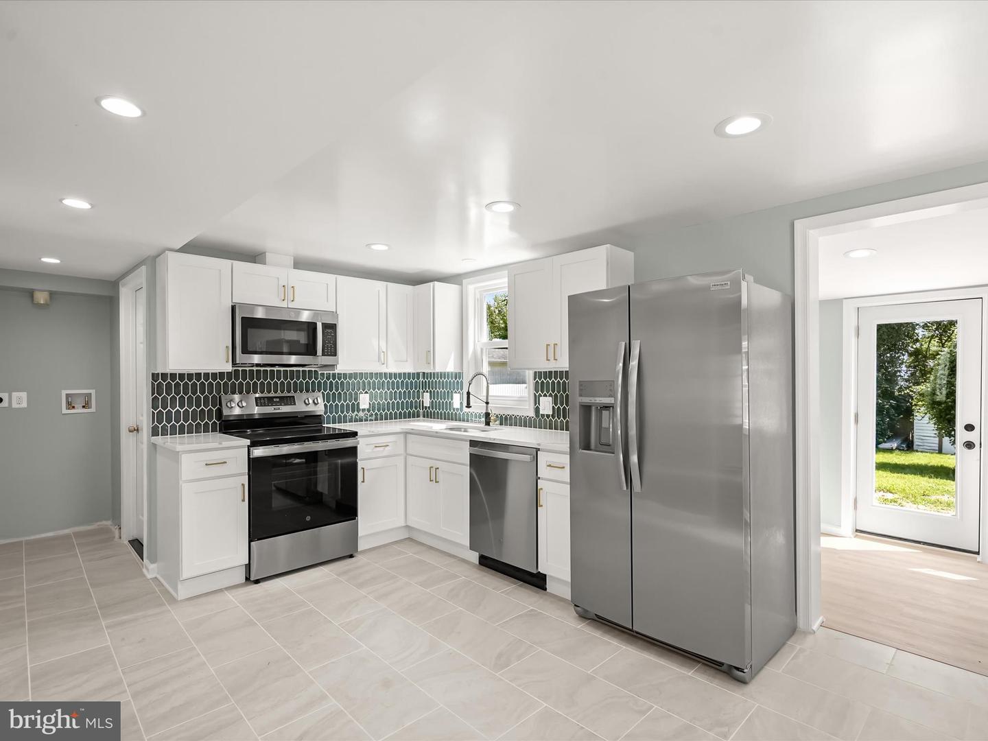 2917 E LEE AVE, ALEXANDRIA, Virginia 22306, 4 Bedrooms Bedrooms, ,3 BathroomsBathrooms,Residential,For sale,2917 E LEE AVE,VAFX2257516 MLS # VAFX2257516