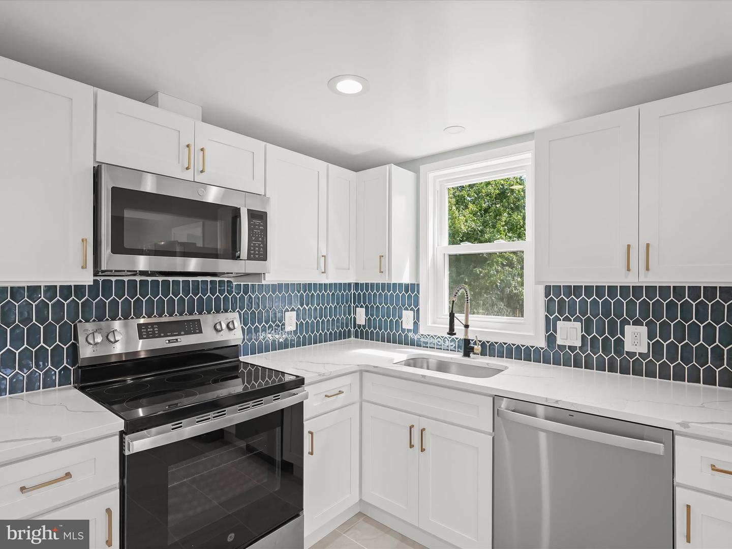 2917 E LEE AVE, ALEXANDRIA, Virginia 22306, 4 Bedrooms Bedrooms, ,3 BathroomsBathrooms,Residential,For sale,2917 E LEE AVE,VAFX2257516 MLS # VAFX2257516