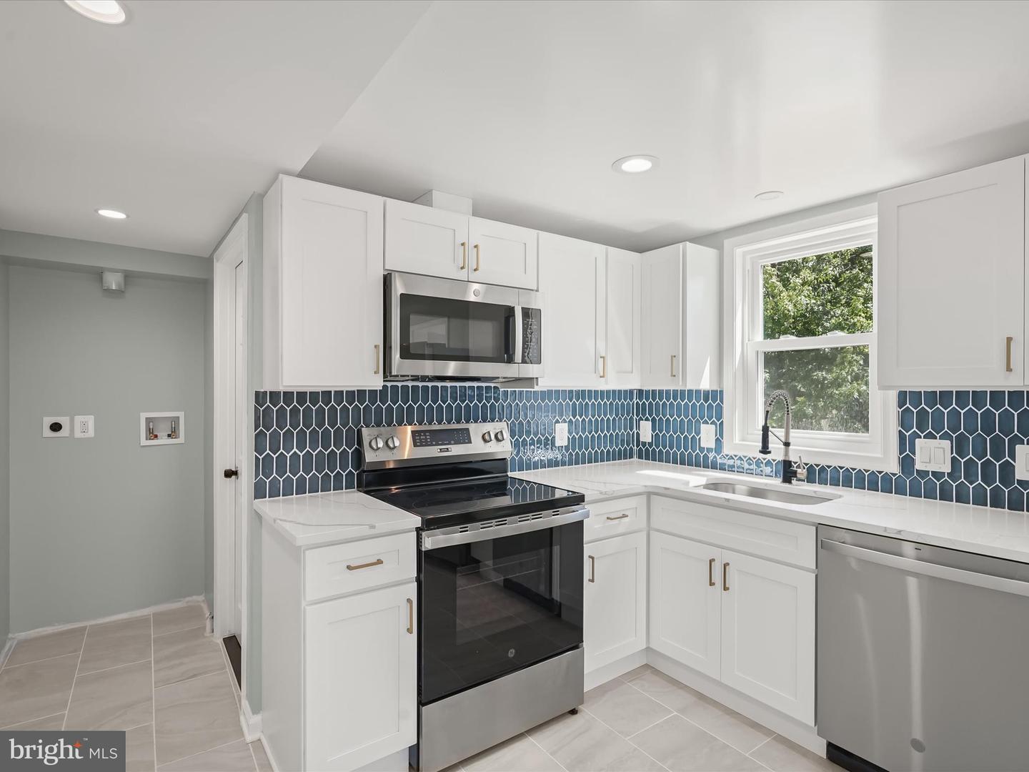2917 E LEE AVE, ALEXANDRIA, Virginia 22306, 4 Bedrooms Bedrooms, ,3 BathroomsBathrooms,Residential,For sale,2917 E LEE AVE,VAFX2257516 MLS # VAFX2257516
