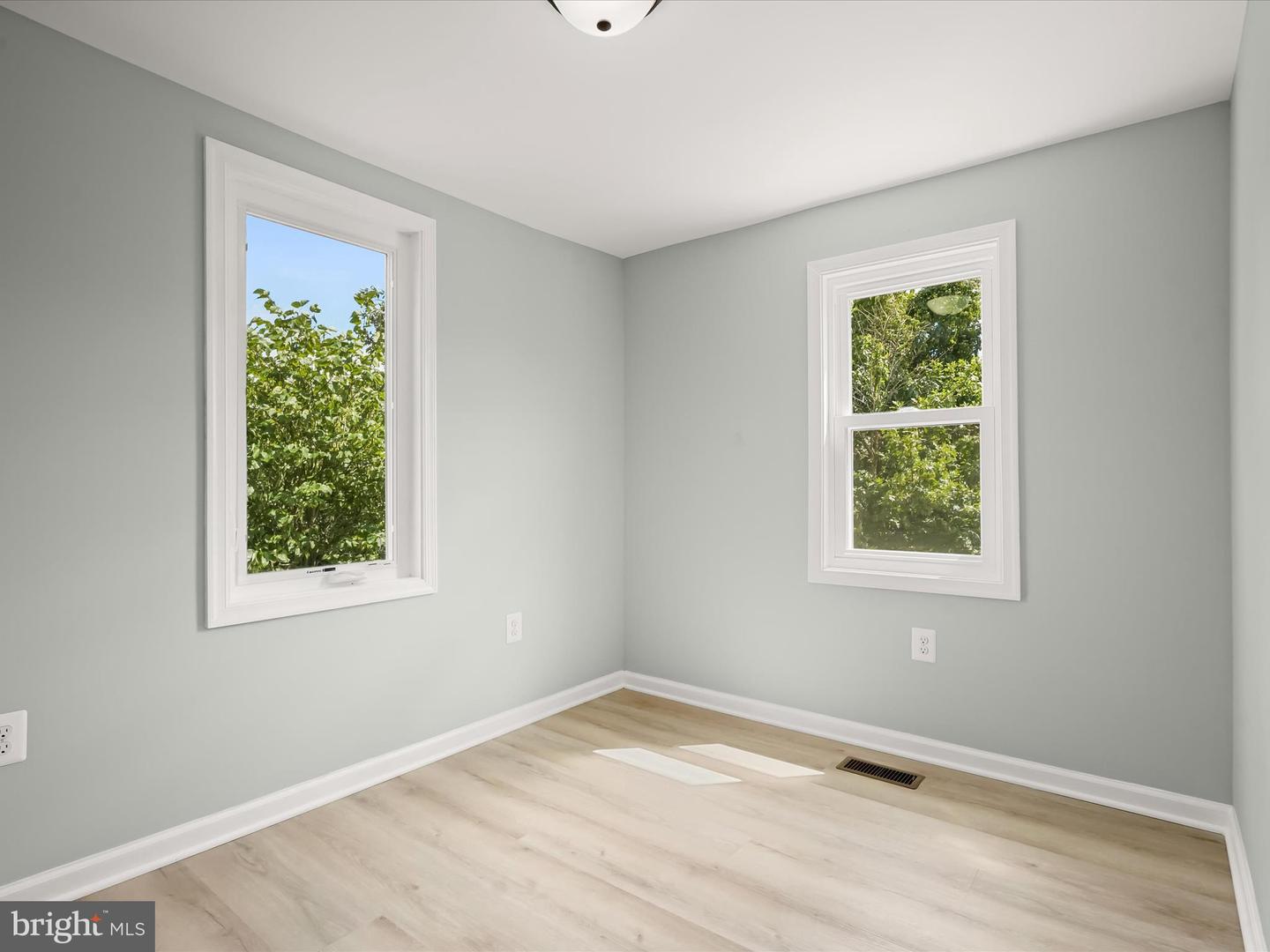 2917 E LEE AVE, ALEXANDRIA, Virginia 22306, 4 Bedrooms Bedrooms, ,3 BathroomsBathrooms,Residential,For sale,2917 E LEE AVE,VAFX2257516 MLS # VAFX2257516