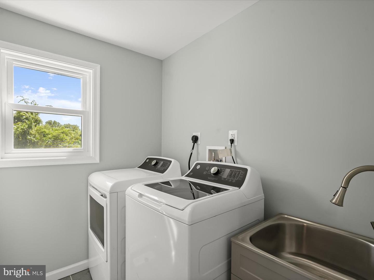 2917 E LEE AVE, ALEXANDRIA, Virginia 22306, 4 Bedrooms Bedrooms, ,3 BathroomsBathrooms,Residential,For sale,2917 E LEE AVE,VAFX2257516 MLS # VAFX2257516