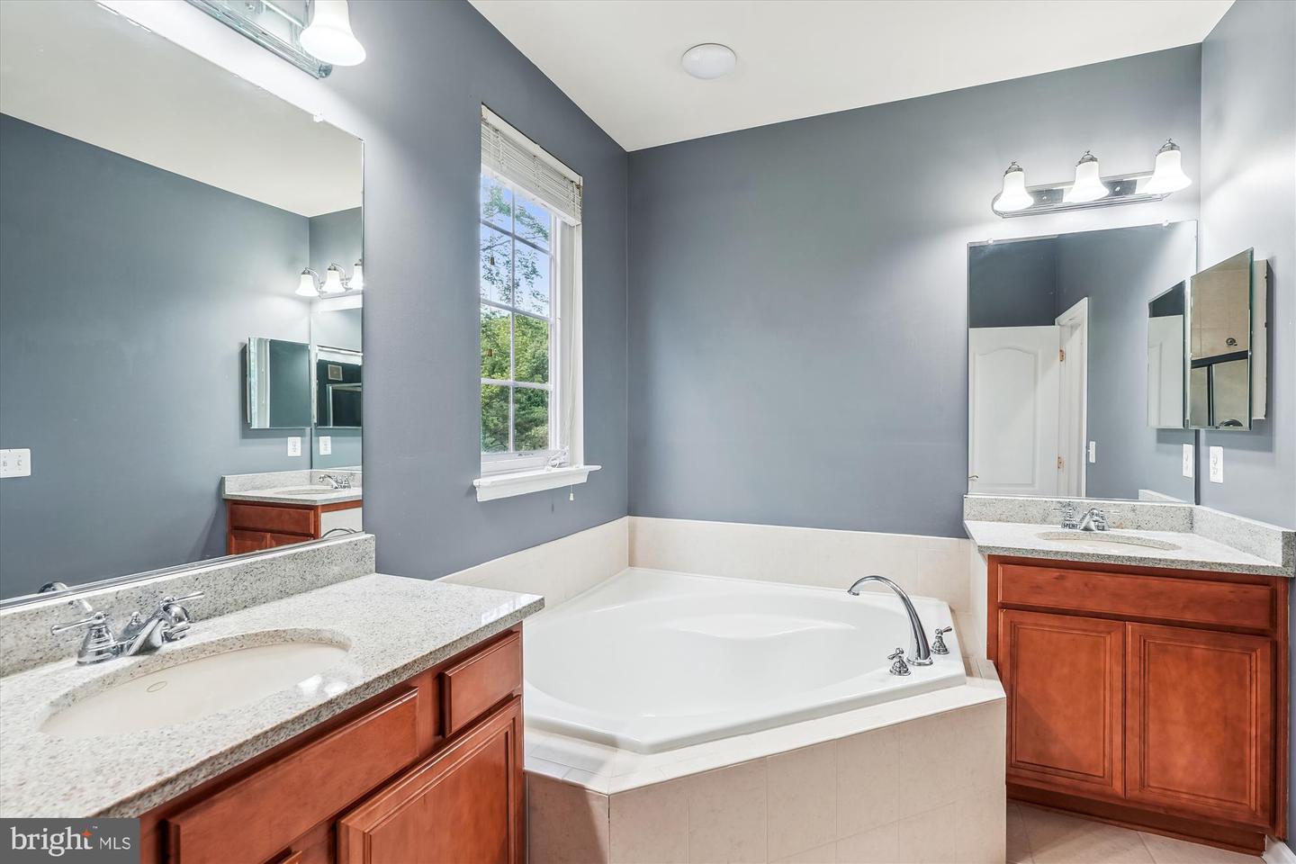 7170 LITTLE THAMES DR, GAINESVILLE, Virginia 20155, 2 Bedrooms Bedrooms, ,2 BathroomsBathrooms,Residential,For sale,7170 LITTLE THAMES DR,VAPW2091888 MLS # VAPW2091888