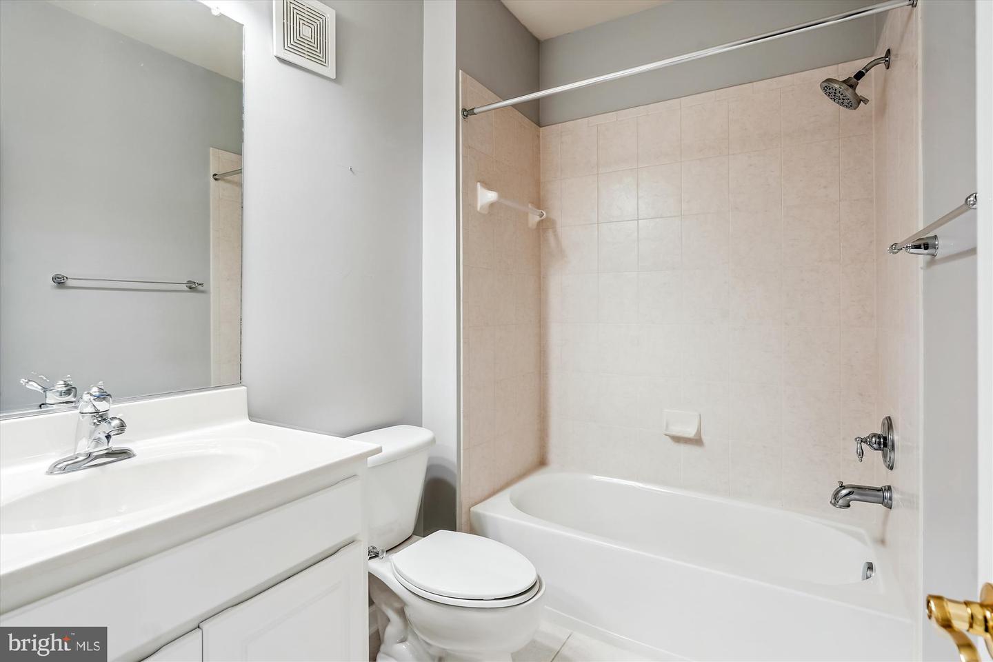 7170 LITTLE THAMES DR, GAINESVILLE, Virginia 20155, 2 Bedrooms Bedrooms, ,2 BathroomsBathrooms,Residential,For sale,7170 LITTLE THAMES DR,VAPW2091888 MLS # VAPW2091888