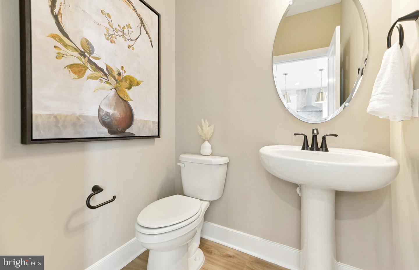 19814 LAVENDER DUST SQ, ASHBURN, Virginia 20147, 3 Bedrooms Bedrooms, ,2 BathroomsBathrooms,Residential,For sale,19814 LAVENDER DUST SQ,VALO2093884 MLS # VALO2093884