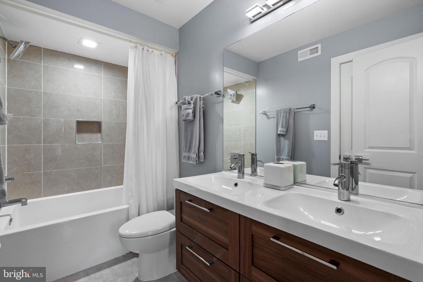 5700 BLAIR RD NE, WASHINGTON, District Of Columbia 20011, 5 Bedrooms Bedrooms, ,4 BathroomsBathrooms,Residential,For sale,5700 BLAIR RD NE,DCDC2198204 MLS # DCDC2198204