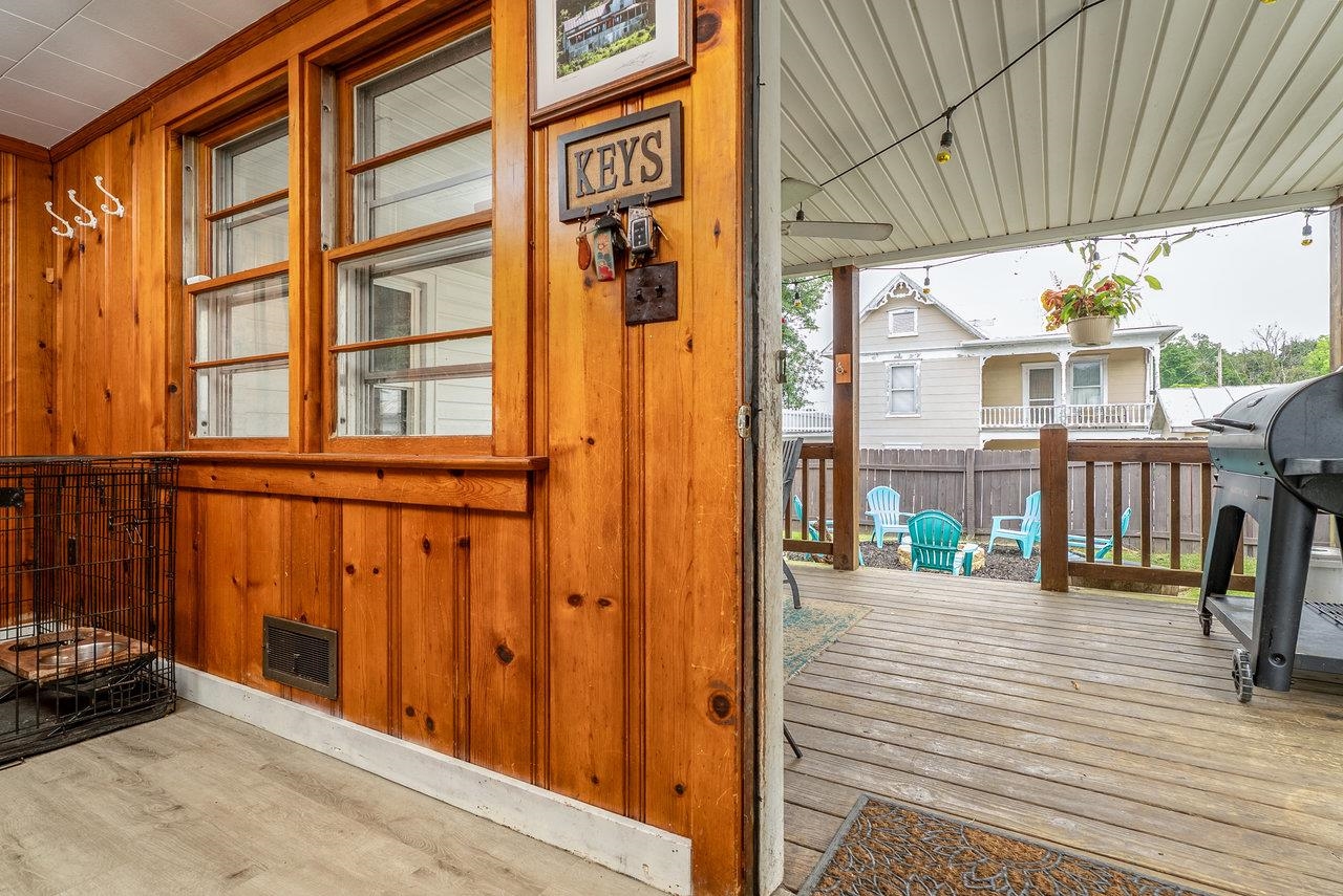 114 SECOND ST, SHENANDOAH, Virginia 22849, 3 Bedrooms Bedrooms, ,1 BathroomBathrooms,Residential,114 SECOND ST,667116 MLS # 667116