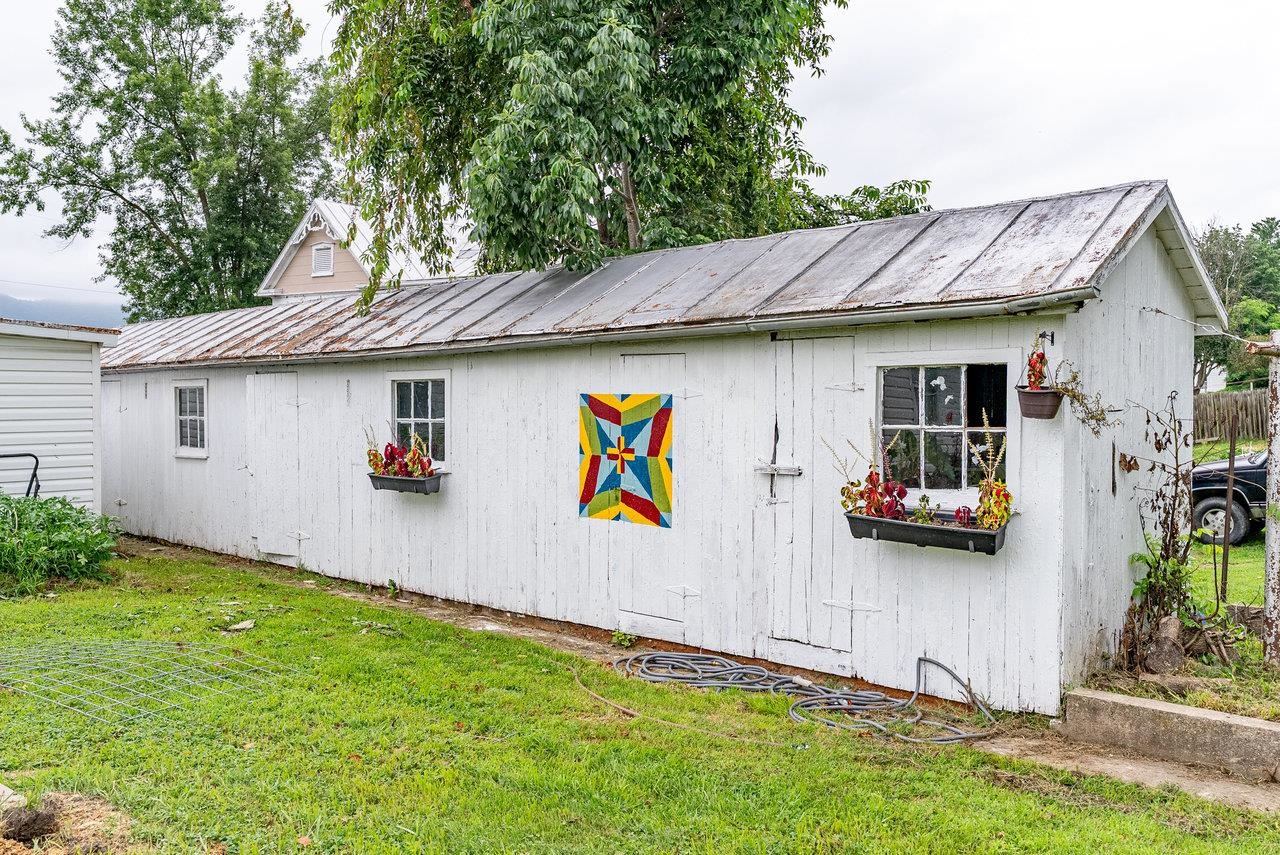114 SECOND ST, SHENANDOAH, Virginia 22849, 3 Bedrooms Bedrooms, ,1 BathroomBathrooms,Residential,114 SECOND ST,667116 MLS # 667116