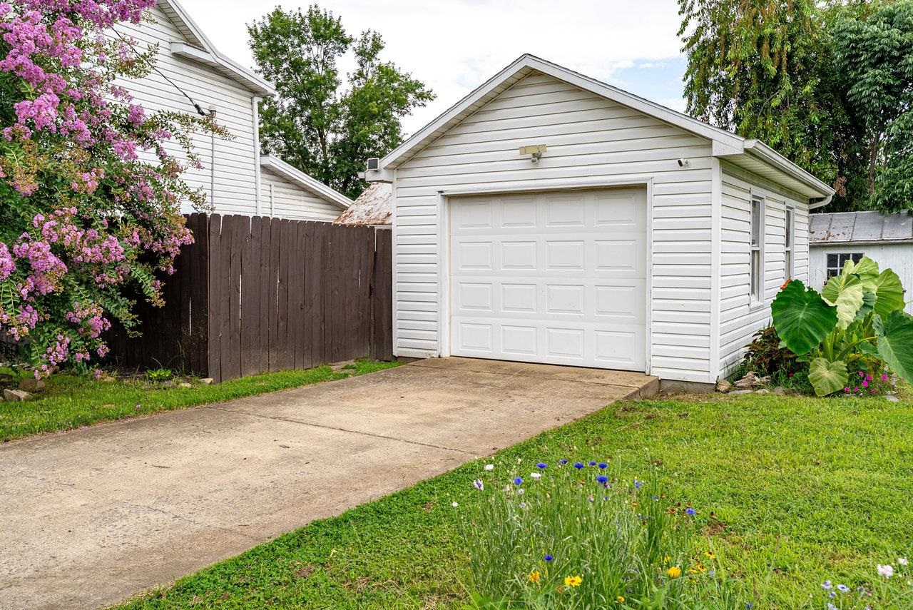 114 SECOND ST, SHENANDOAH, Virginia 22849, 3 Bedrooms Bedrooms, ,1 BathroomBathrooms,Residential,114 SECOND ST,667116 MLS # 667116