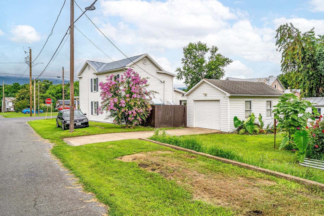114 SECOND ST, SHENANDOAH, Virginia 22849, 3 Bedrooms Bedrooms, ,1 BathroomBathrooms,Residential,114 SECOND ST,667116 MLS # 667116