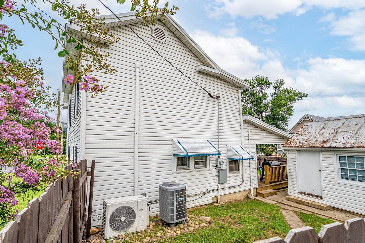 114 SECOND ST, SHENANDOAH, Virginia 22849, 3 Bedrooms Bedrooms, ,1 BathroomBathrooms,Residential,114 SECOND ST,667116 MLS # 667116