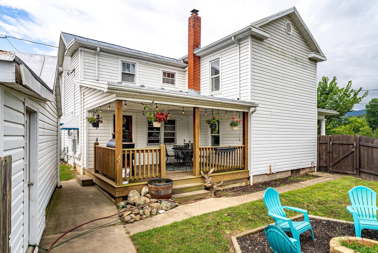114 SECOND ST, SHENANDOAH, Virginia 22849, 3 Bedrooms Bedrooms, ,1 BathroomBathrooms,Residential,114 SECOND ST,667116 MLS # 667116