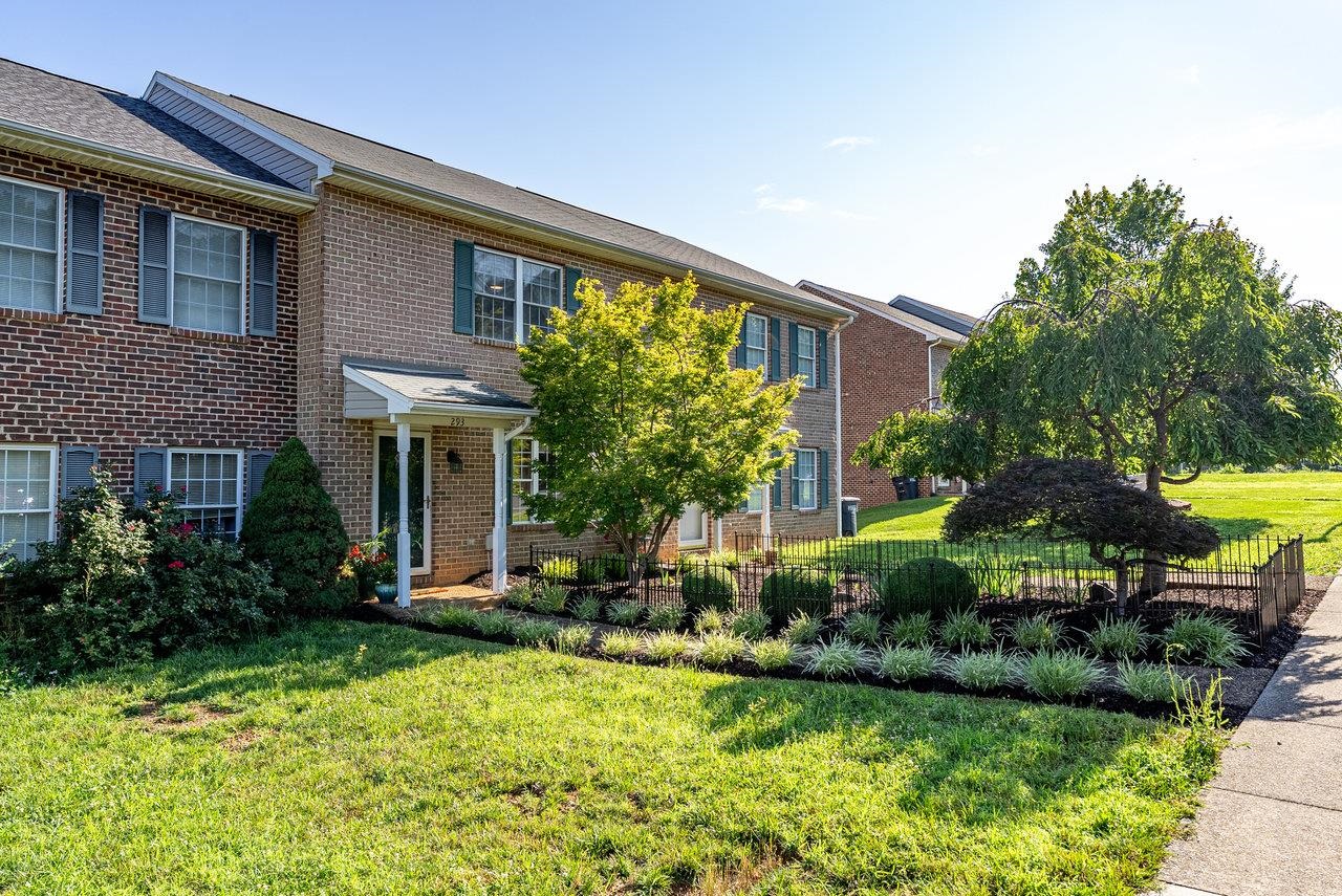 293 EMERALD DR, HARRISONBURG, Virginia 22801, 3 Bedrooms Bedrooms, ,2 BathroomsBathrooms,Residential,293 EMERALD DR,667121 MLS # 667121