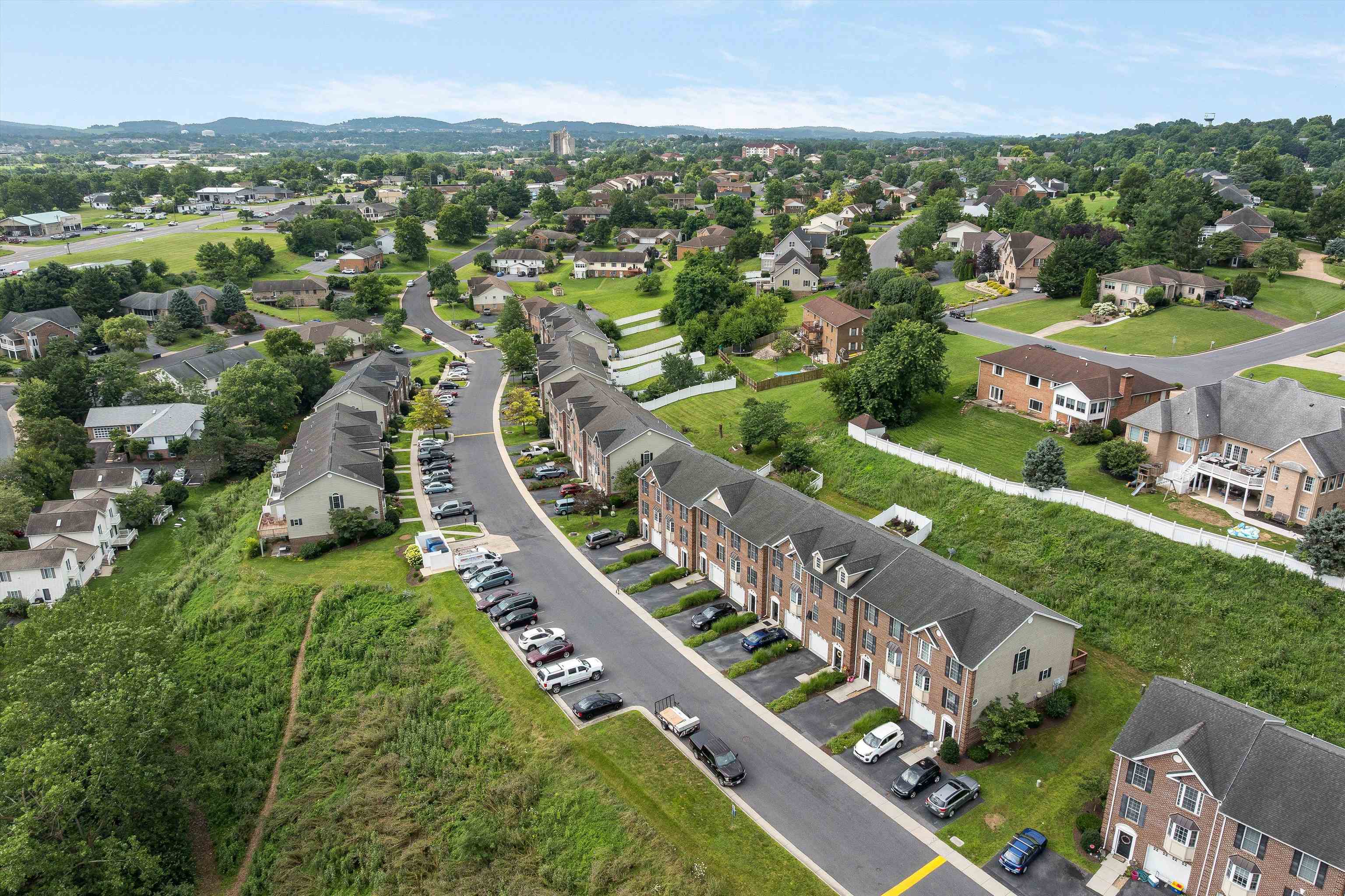 2009 BUTTONWOOD CT, HARRISONBURG, Virginia 22802, 3 Bedrooms Bedrooms, ,3 BathroomsBathrooms,Residential,2009 BUTTONWOOD CT,667124 MLS # 667124