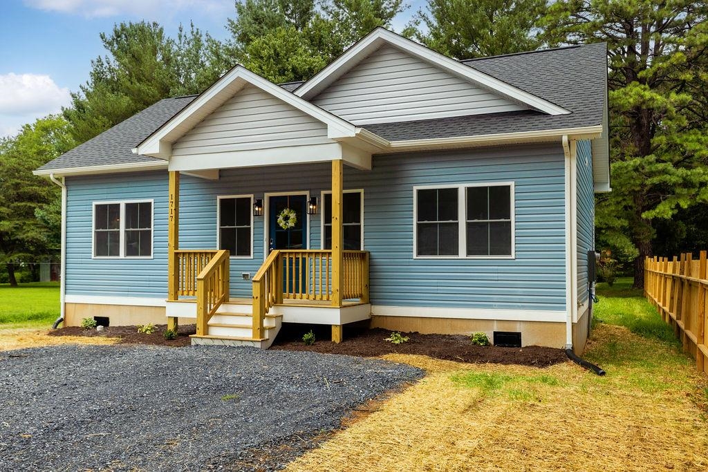 1717 A ST, WAYNESBORO, Virginia 22980, 3 Bedrooms Bedrooms, ,2 BathroomsBathrooms,Residential,1717 A ST,667128 MLS # 667128