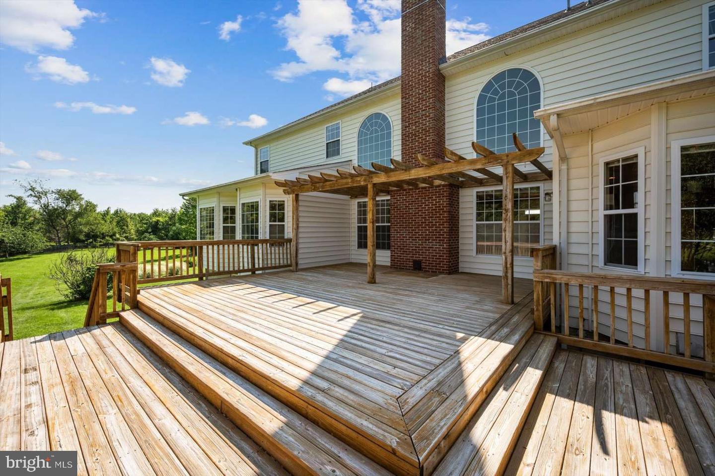 11555 MICA PL, LOVETTSVILLE, Virginia 20180, 4 Bedrooms Bedrooms, 11 Rooms Rooms,3 BathroomsBathrooms,Residential,For sale,11555 MICA PL,VALO2102486 MLS # VALO2102486