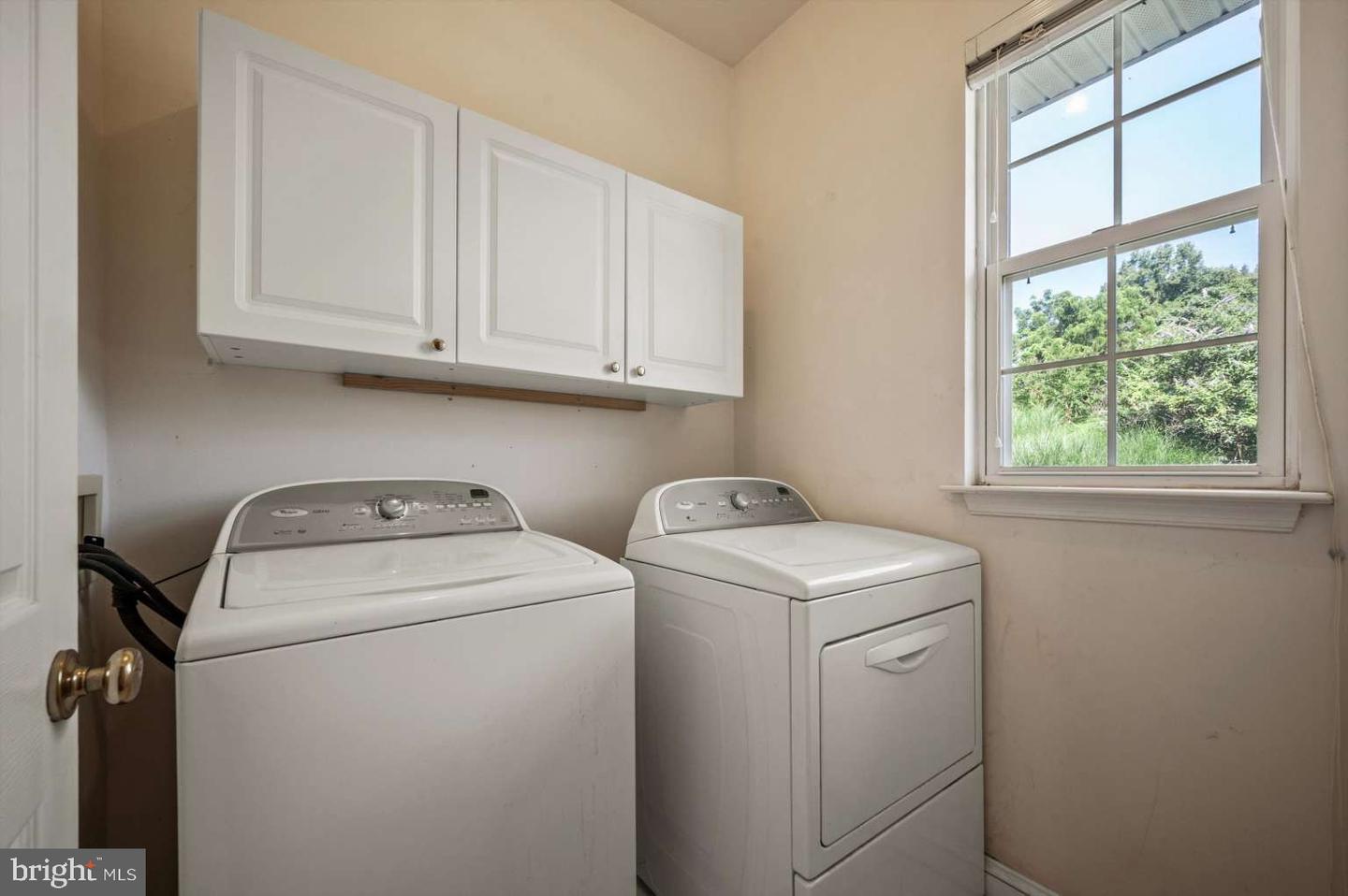 11555 MICA PL, LOVETTSVILLE, Virginia 20180, 4 Bedrooms Bedrooms, 11 Rooms Rooms,3 BathroomsBathrooms,Residential,For sale,11555 MICA PL,VALO2102486 MLS # VALO2102486