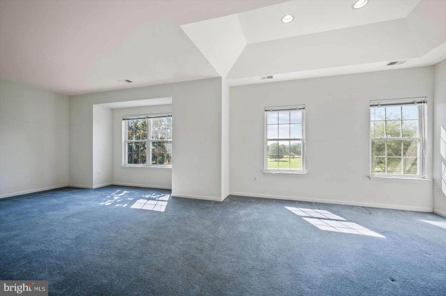 11555 MICA PL, LOVETTSVILLE, Virginia 20180, 4 Bedrooms Bedrooms, 11 Rooms Rooms,3 BathroomsBathrooms,Residential,For sale,11555 MICA PL,VALO2102486 MLS # VALO2102486