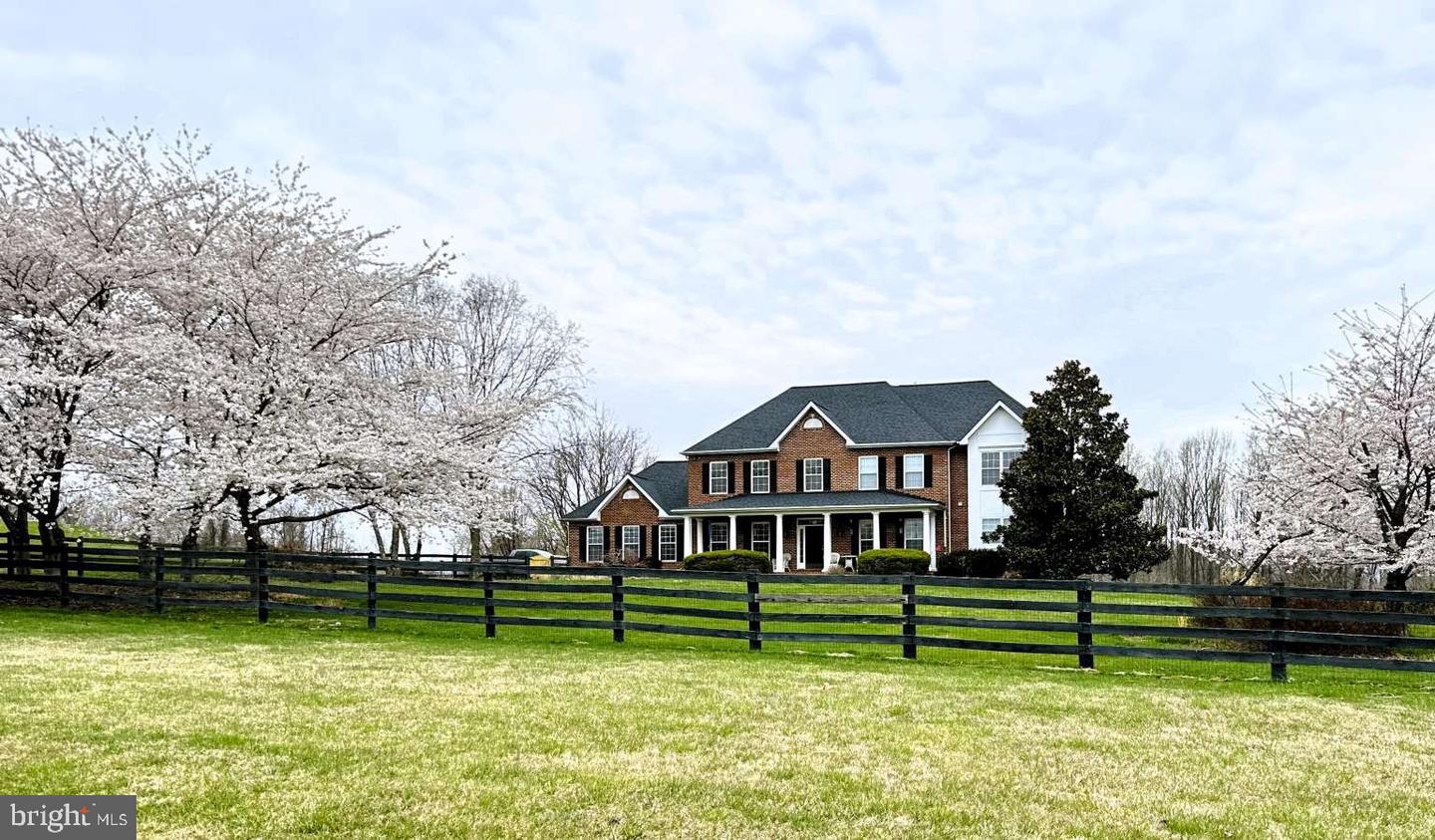 11555 MICA PL, LOVETTSVILLE, Virginia 20180, 4 Bedrooms Bedrooms, 11 Rooms Rooms,3 BathroomsBathrooms,Residential,For sale,11555 MICA PL,VALO2102486 MLS # VALO2102486
