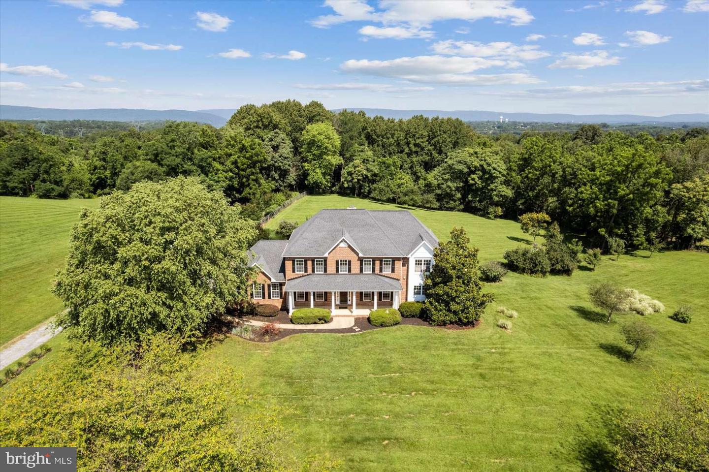 11555 MICA PL, LOVETTSVILLE, Virginia 20180, 4 Bedrooms Bedrooms, 11 Rooms Rooms,3 BathroomsBathrooms,Residential,For sale,11555 MICA PL,VALO2102486 MLS # VALO2102486