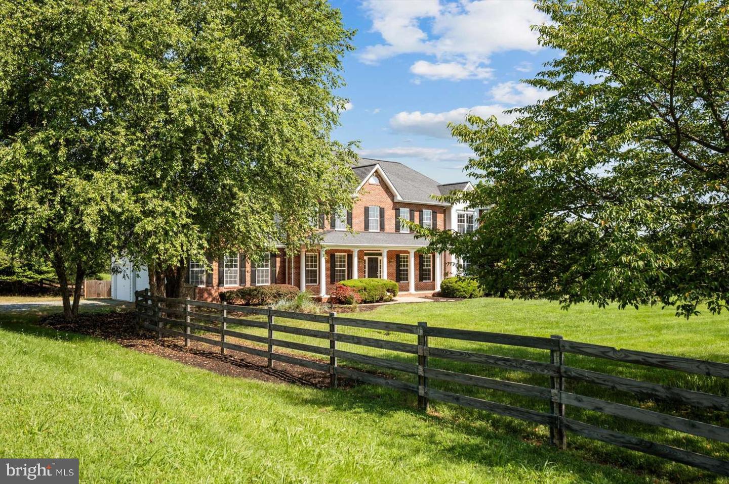 11555 MICA PL, LOVETTSVILLE, Virginia 20180, 4 Bedrooms Bedrooms, 11 Rooms Rooms,3 BathroomsBathrooms,Residential,For sale,11555 MICA PL,VALO2102486 MLS # VALO2102486