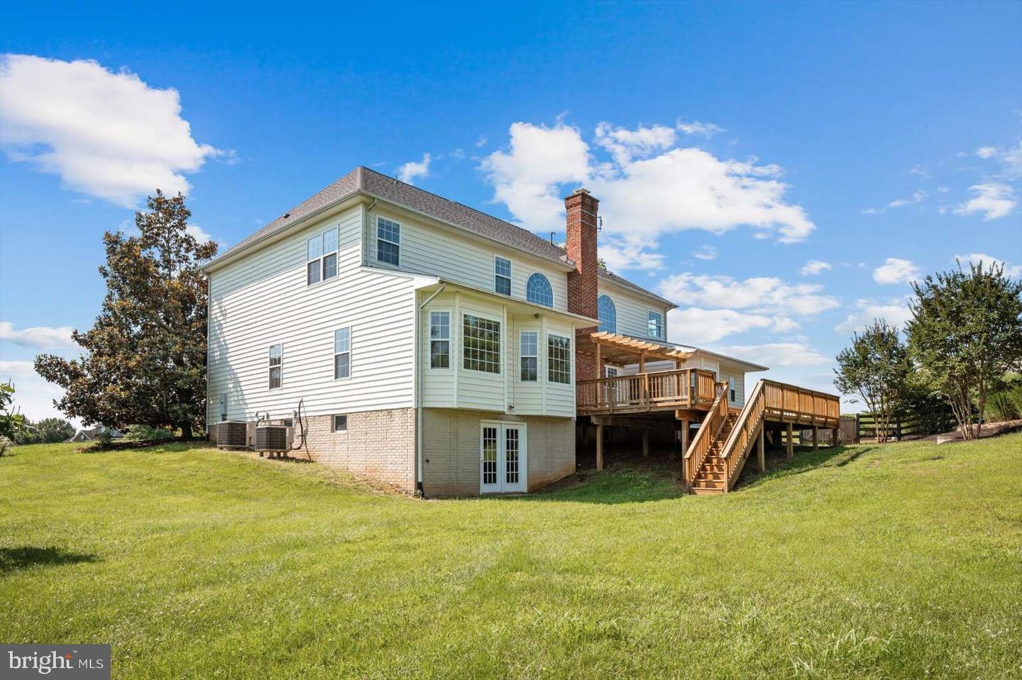 11555 MICA PL, LOVETTSVILLE, Virginia 20180, 4 Bedrooms Bedrooms, 11 Rooms Rooms,3 BathroomsBathrooms,Residential,For sale,11555 MICA PL,VALO2102486 MLS # VALO2102486