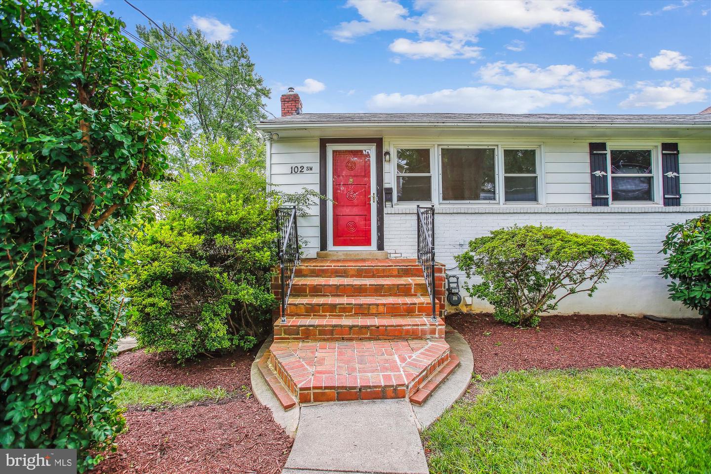 102 MOORE AVE SW, VIENNA, Virginia 22180, 3 Bedrooms Bedrooms, ,2 BathroomsBathrooms,Residential,For sale,102 MOORE AVE SW,VAFX2257376 MLS # VAFX2257376