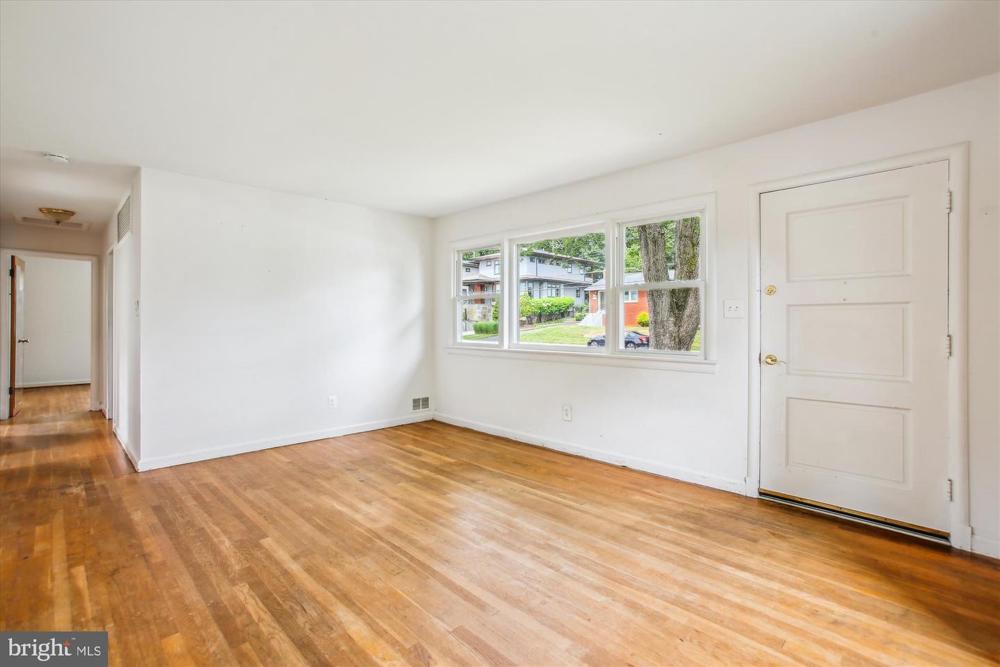 102 MOORE AVE SW, VIENNA, Virginia 22180, 3 Bedrooms Bedrooms, ,2 BathroomsBathrooms,Residential,For sale,102 MOORE AVE SW,VAFX2257376 MLS # VAFX2257376