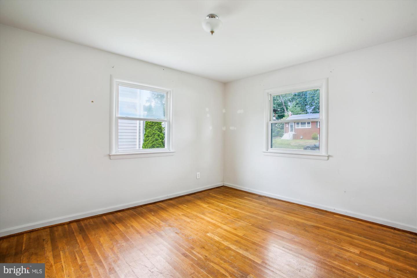 102 MOORE AVE SW, VIENNA, Virginia 22180, 3 Bedrooms Bedrooms, ,2 BathroomsBathrooms,Residential,For sale,102 MOORE AVE SW,VAFX2257376 MLS # VAFX2257376