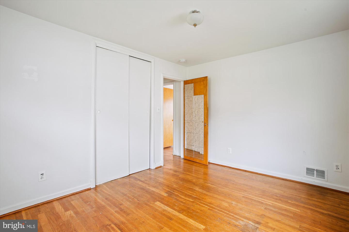102 MOORE AVE SW, VIENNA, Virginia 22180, 3 Bedrooms Bedrooms, ,2 BathroomsBathrooms,Residential,For sale,102 MOORE AVE SW,VAFX2257376 MLS # VAFX2257376