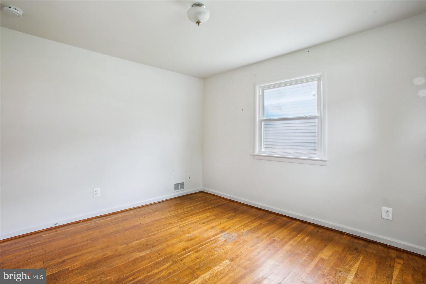 102 MOORE AVE SW, VIENNA, Virginia 22180, 3 Bedrooms Bedrooms, ,2 BathroomsBathrooms,Residential,For sale,102 MOORE AVE SW,VAFX2257376 MLS # VAFX2257376