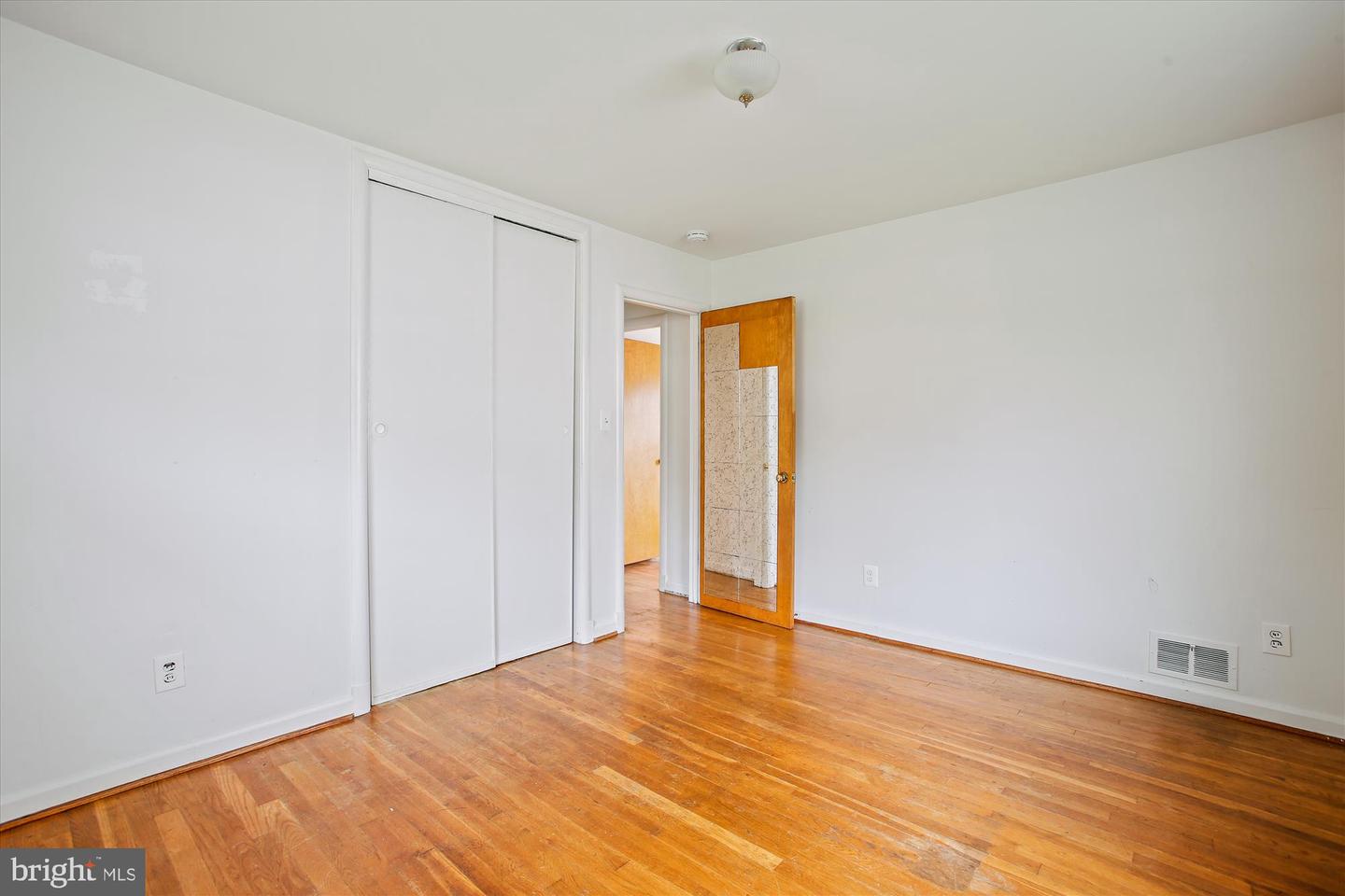 102 MOORE AVE SW, VIENNA, Virginia 22180, 3 Bedrooms Bedrooms, ,2 BathroomsBathrooms,Residential,For sale,102 MOORE AVE SW,VAFX2257376 MLS # VAFX2257376
