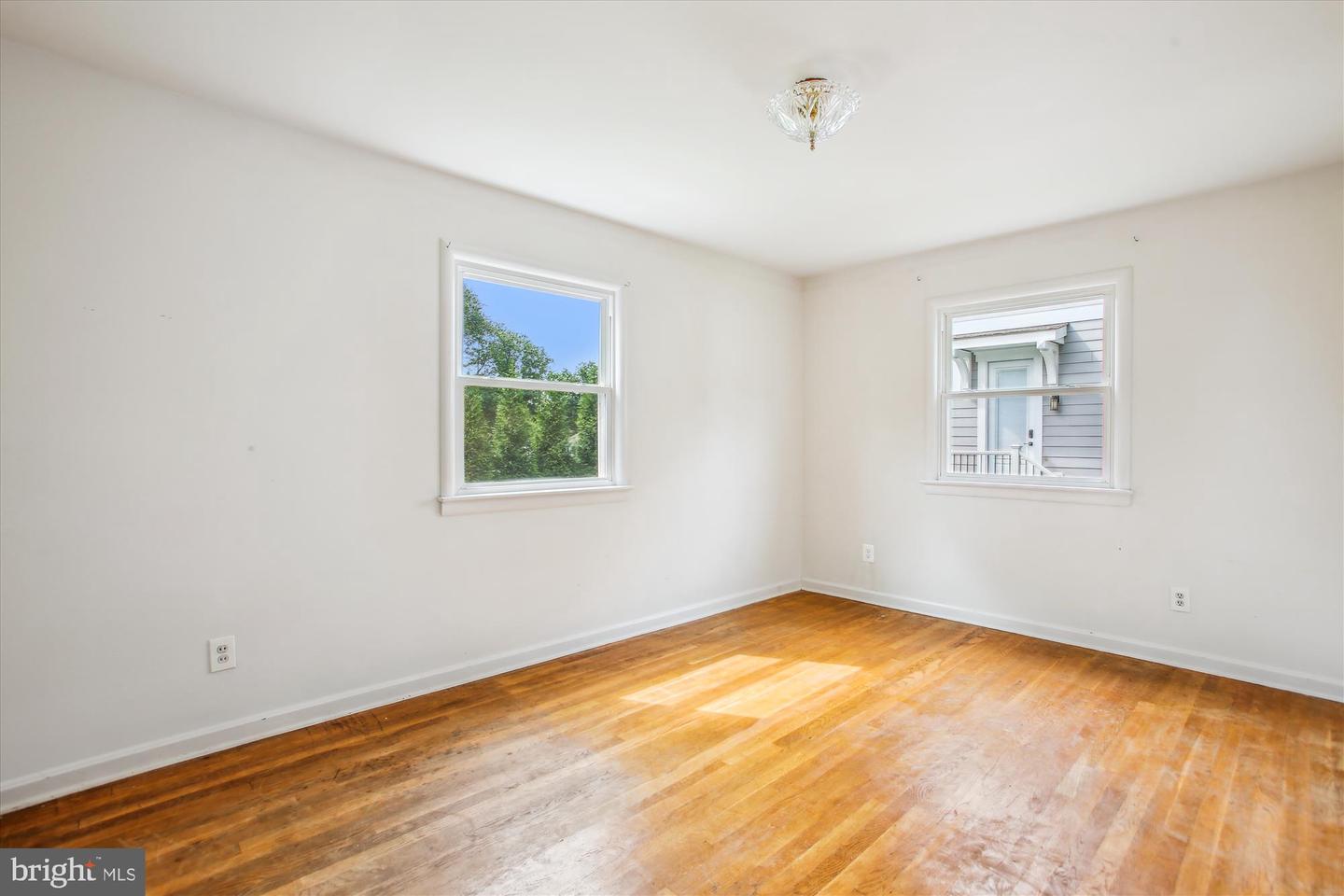 102 MOORE AVE SW, VIENNA, Virginia 22180, 3 Bedrooms Bedrooms, ,2 BathroomsBathrooms,Residential,For sale,102 MOORE AVE SW,VAFX2257376 MLS # VAFX2257376