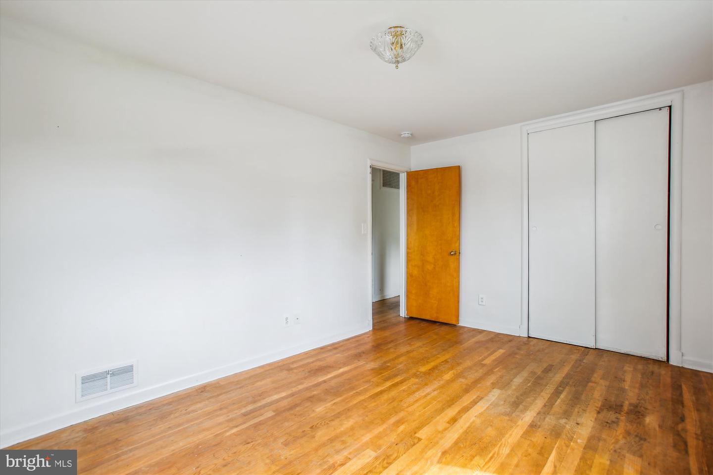 102 MOORE AVE SW, VIENNA, Virginia 22180, 3 Bedrooms Bedrooms, ,2 BathroomsBathrooms,Residential,For sale,102 MOORE AVE SW,VAFX2257376 MLS # VAFX2257376