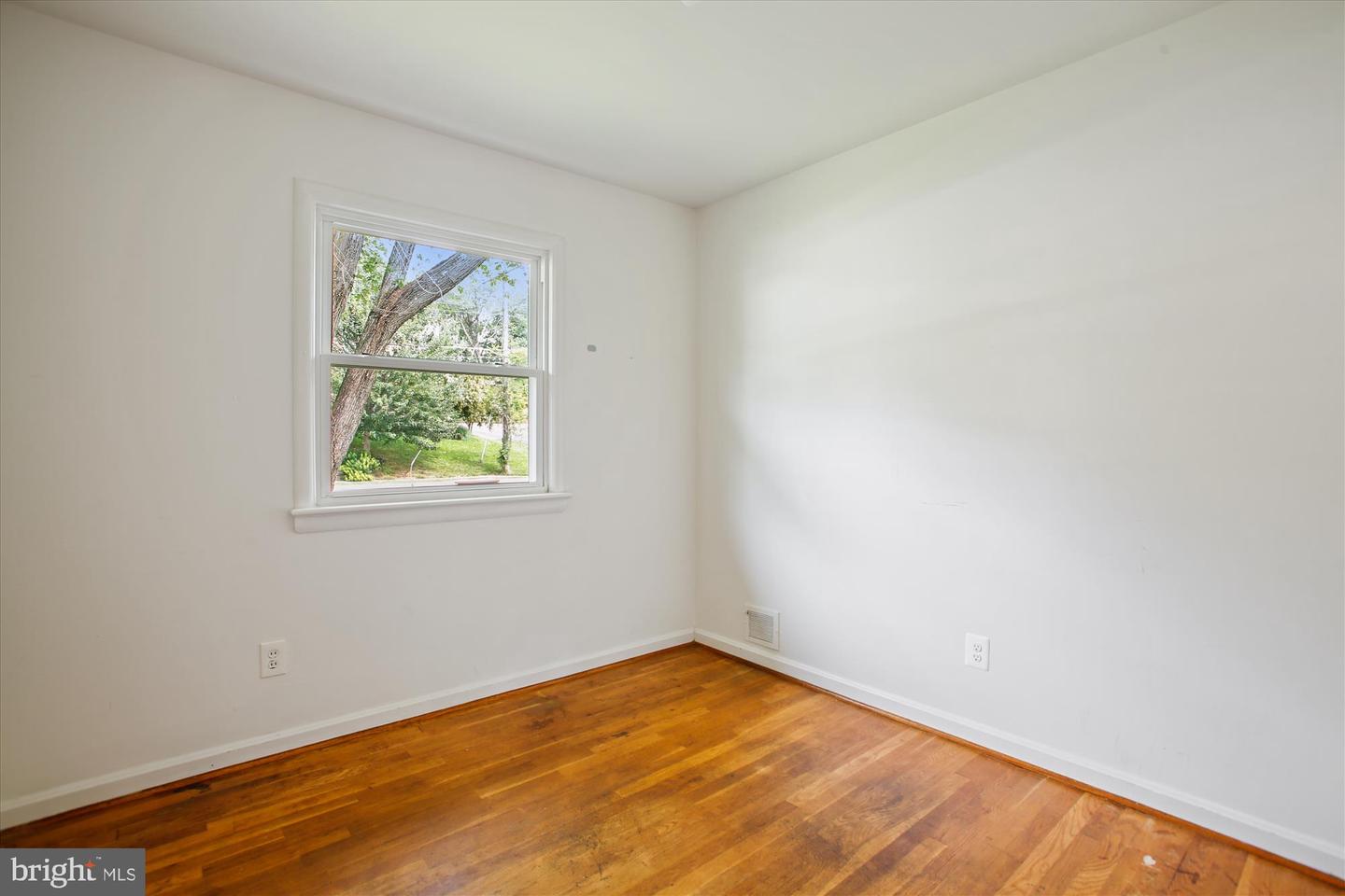 102 MOORE AVE SW, VIENNA, Virginia 22180, 3 Bedrooms Bedrooms, ,2 BathroomsBathrooms,Residential,For sale,102 MOORE AVE SW,VAFX2257376 MLS # VAFX2257376