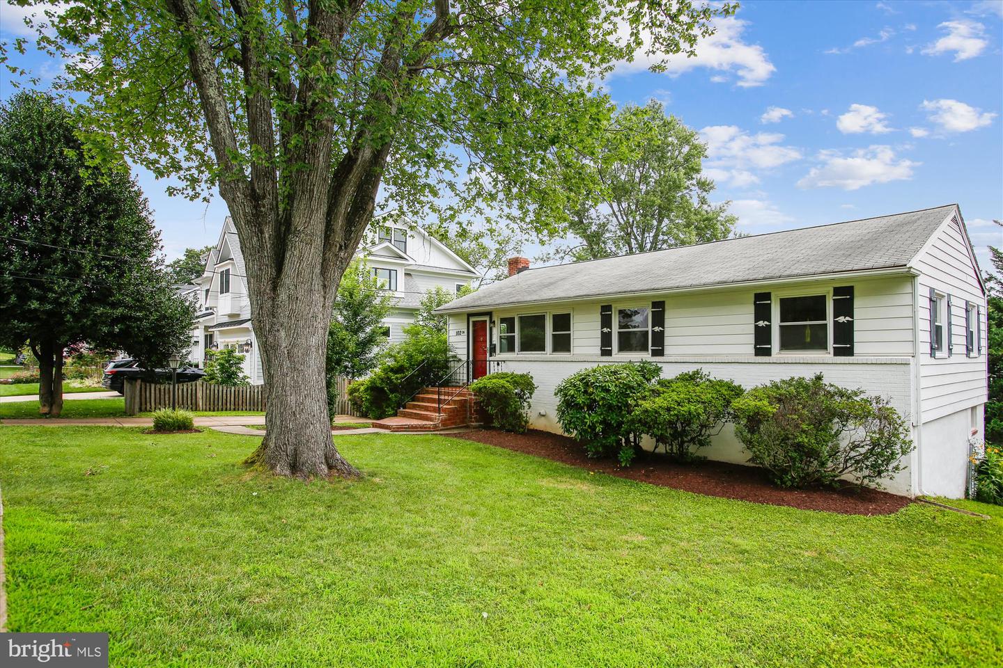 102 MOORE AVE SW, VIENNA, Virginia 22180, 3 Bedrooms Bedrooms, ,2 BathroomsBathrooms,Residential,For sale,102 MOORE AVE SW,VAFX2257376 MLS # VAFX2257376