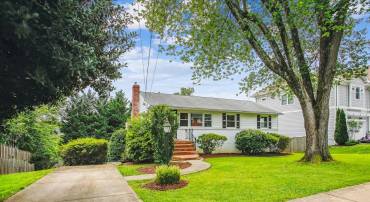102 MOORE AVE SW, VIENNA, Virginia 22180, 3 Bedrooms Bedrooms, ,2 BathroomsBathrooms,Residential,For sale,102 MOORE AVE SW,VAFX2257376 MLS # VAFX2257376