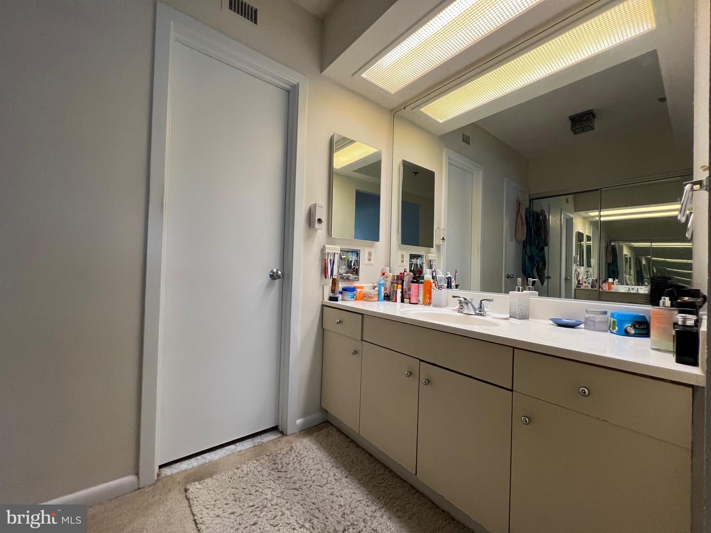 5501 SEMINARY RD #214S, FALLS CHURCH, Virginia 22041, 2 Bedrooms Bedrooms, ,1 BathroomBathrooms,Residential,For sale,5501 SEMINARY RD #214S,VAFX2257548 MLS # VAFX2257548
